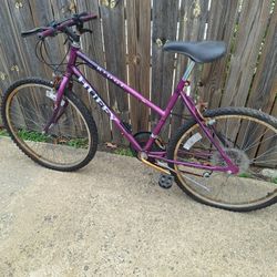 Puffy Ridge Women's BIKE. LIVE BY HARLEM AND DEVON 