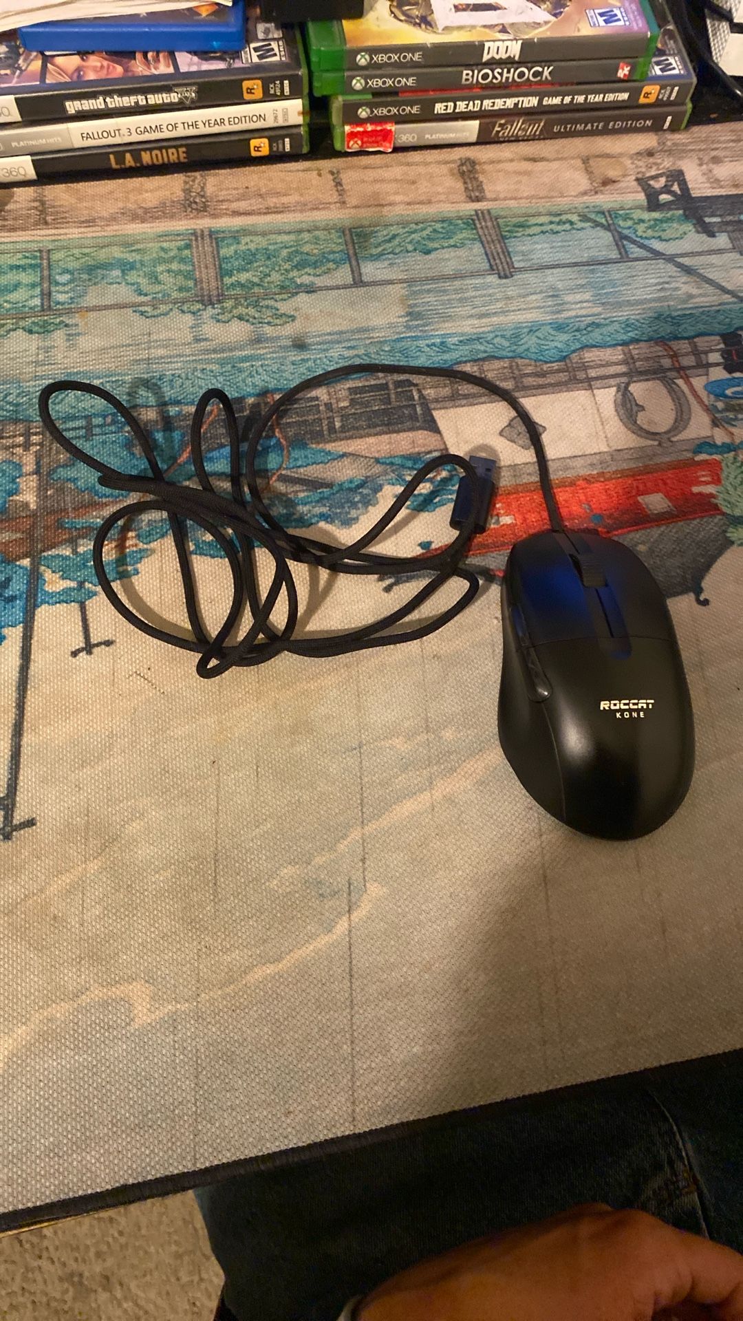 Roccat kone pro wired gaming mouse rgb