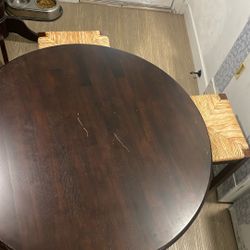 Mesa Color Cafe Redonda Con 4 Banco De Madeira