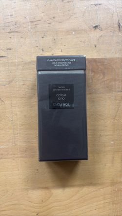 Oud wood perfume
