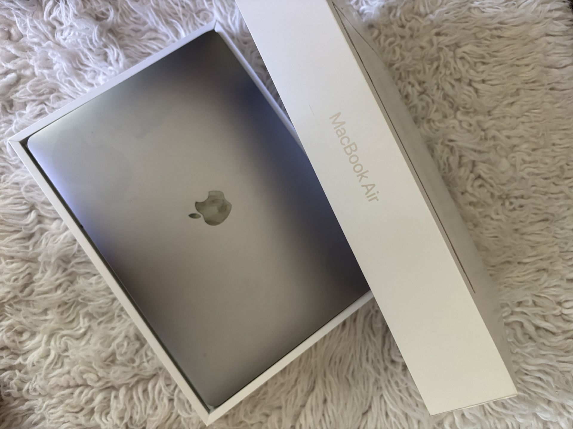 2020 M1 MacBook Air (for Parts)