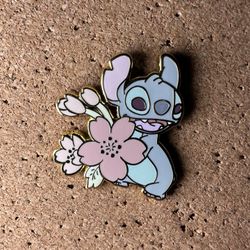Disney Trading Pins Lilo & Stitch Floral Blind Box - Stitch