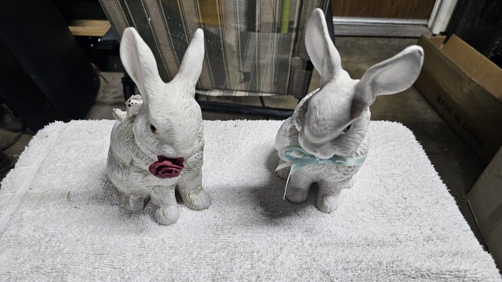 2 white ceramic  rabbit figurines, 
