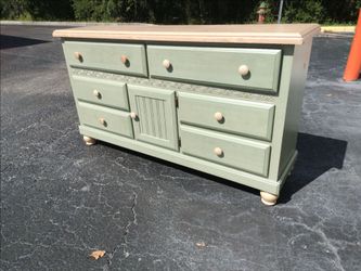 VINTAGE CHARM + AFFORDABLE STORAGE! 🌿