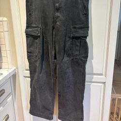 Uni Qlo cargo pants size 27 x 30 black cardboard 