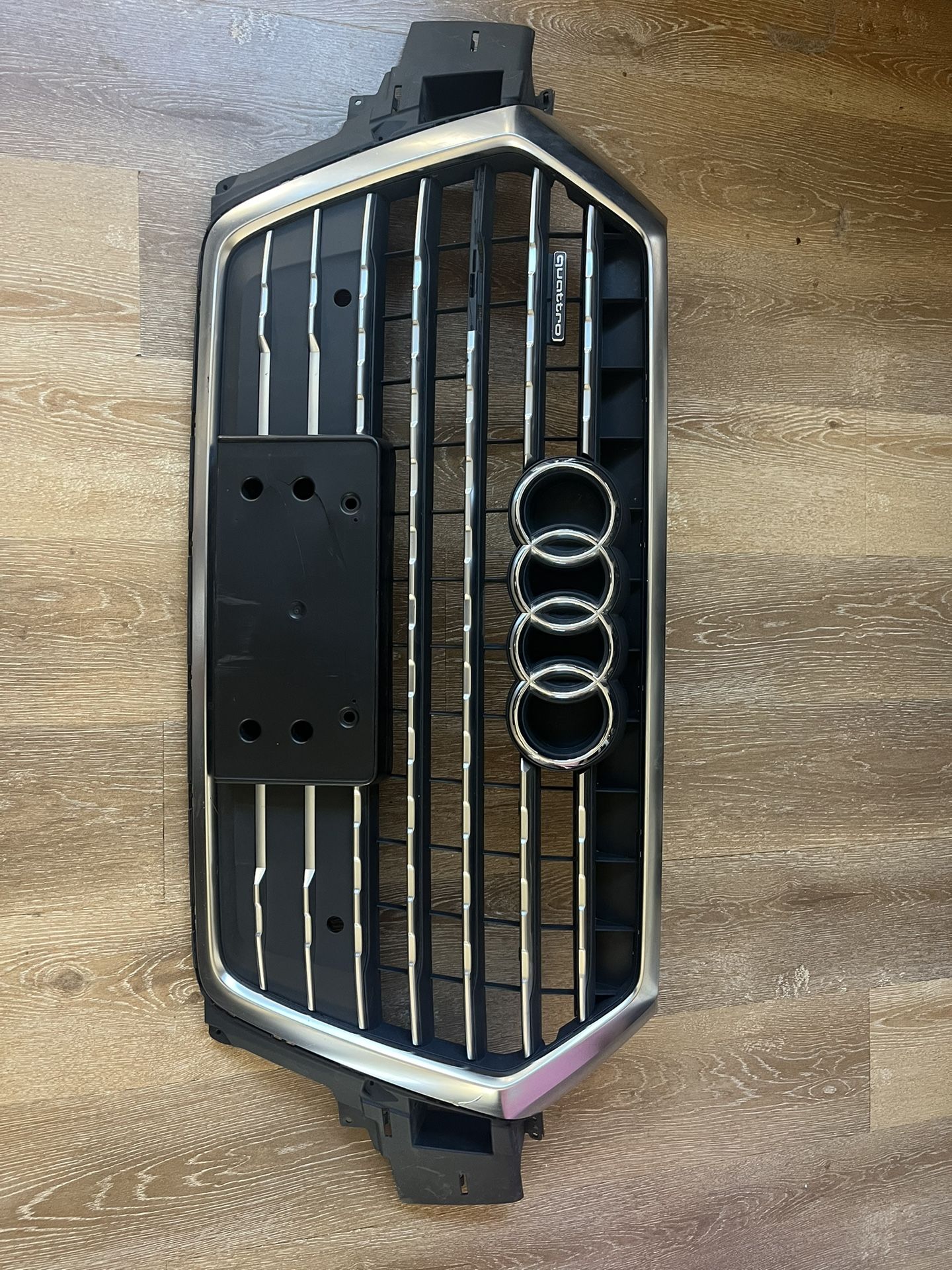 2016-2019 AUDI Q7 SQ7 QUATTRO GRILLE OEM 4M0853651