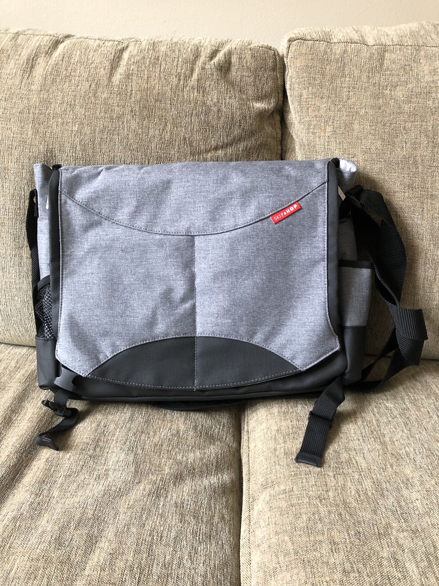 Skip hop diaper bag (crossbody)