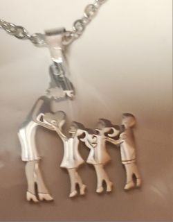 MOM -2 DAUGHTERS-1 SON- SILVER TONE PENDANT