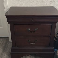 Par de mesas de noche refrigerador buenas condiciones