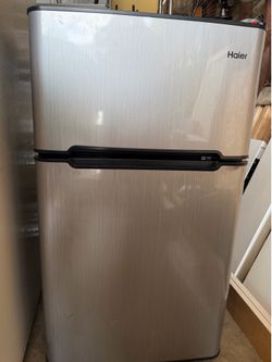 Haier 2-Door Mini Fridge with Freezer – Clean & Works Great