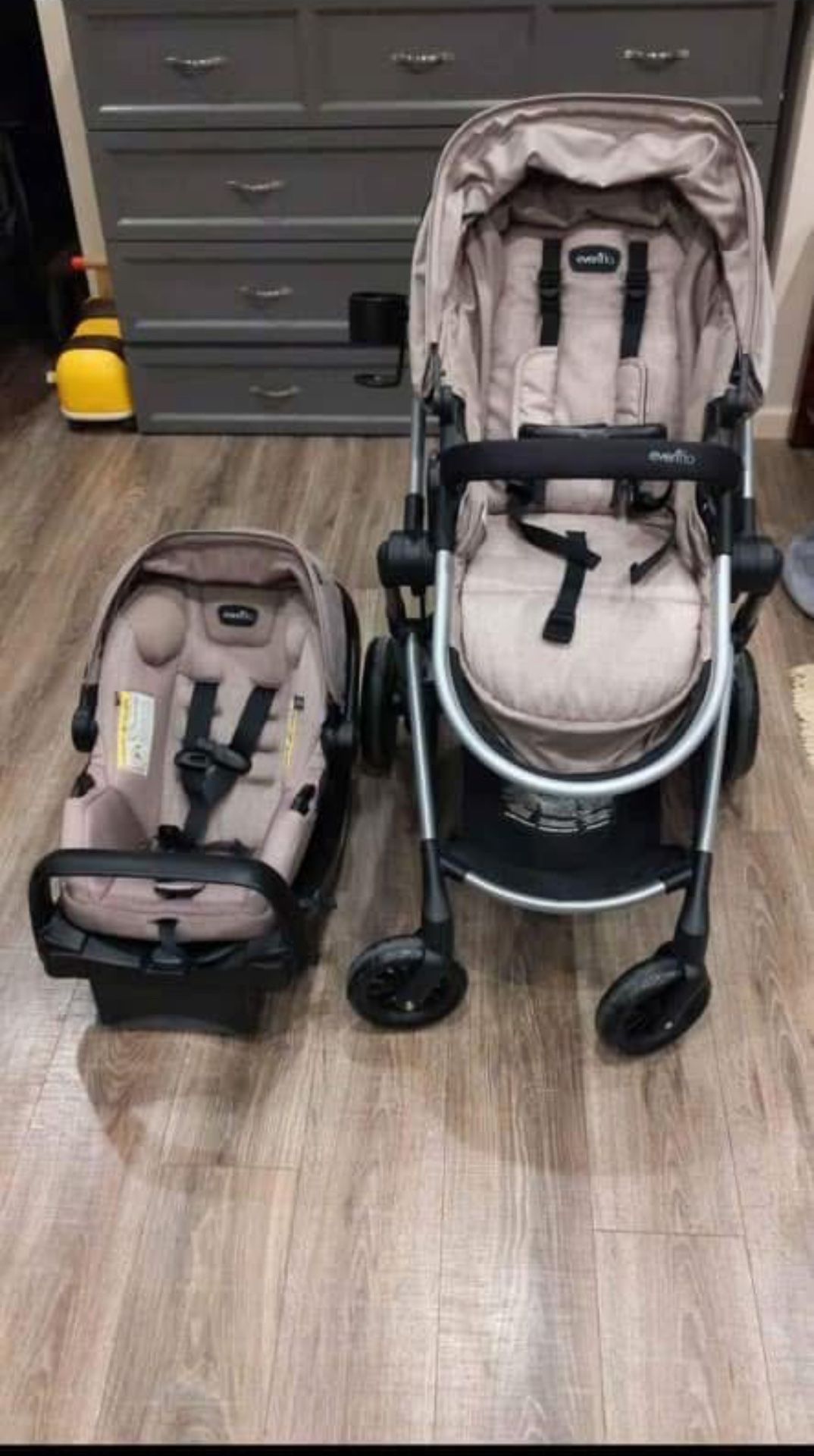 Evenflo LiteMax Carseat and Pivot Modular Stroller Travel System