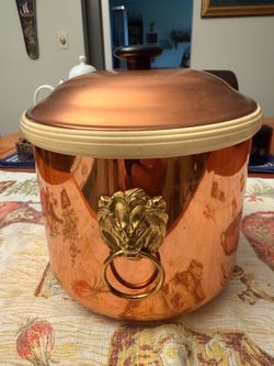 Vintage 1970s Coppercraft Guild copper ice bucket featuring brass lion head ring handles