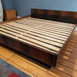 W&B Mobler Danish Oak Queen Platform Bed - Mid Century Modern Floating Platform Bed - Made In Denmark 

