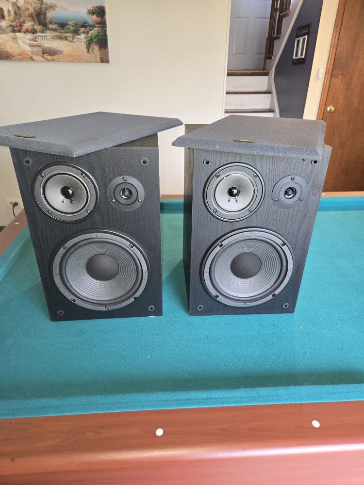 Yamaha And Definitive Technology Speakers