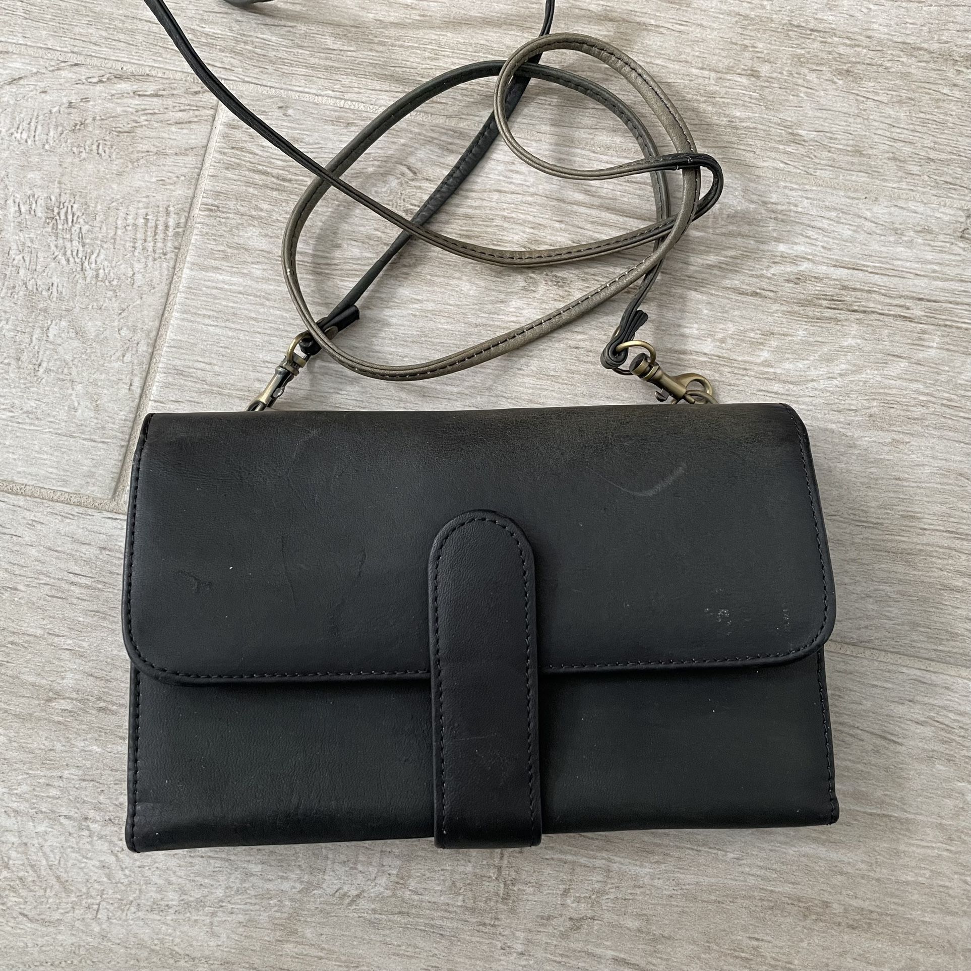 Boulder Ridge Vaquetta Genuine Leather Crossbody, Black