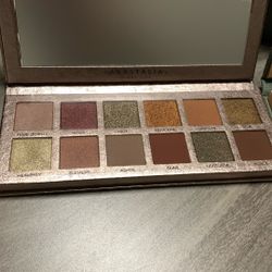 Anastasia Beverly Hills Nouveau Eyeshadow Palette. 