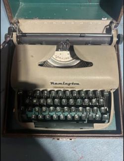 Remington Travel - Riter Vintage Typewriter 1950’s with Case