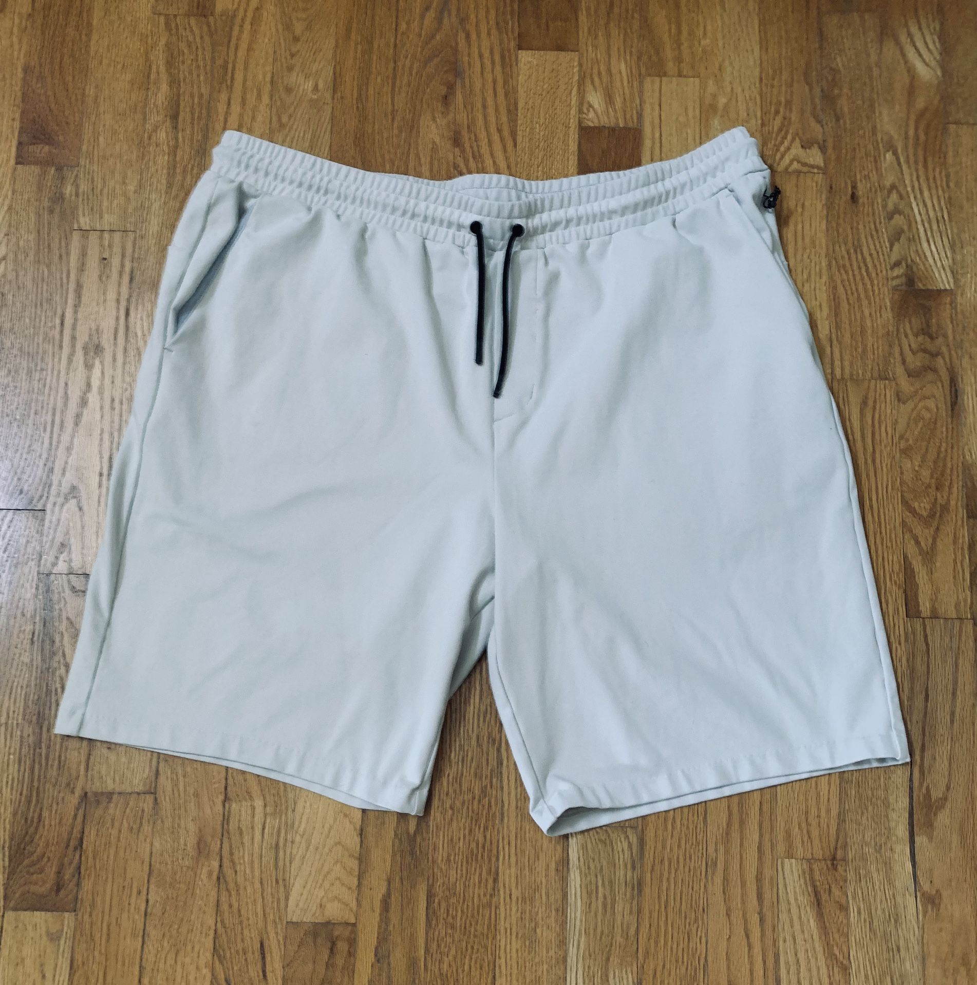 Old Navy Men’s Powersoft Shorts XXLT with stretch, elastic waist , Excellent, beige