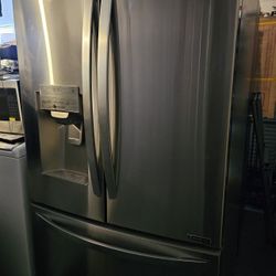 LG STAINLESS STEEL FRENCH DOOR REFRIGERATOR WITH ICE MAKER AND WATER DISPENSER ON DOOR .....$ 550