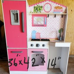 Kid's Play Kitchen 