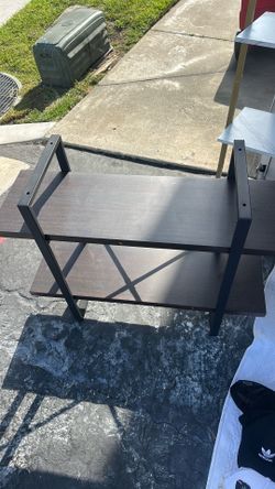 Standing shelf