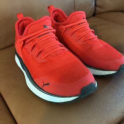 Like new PUMA shoes Size 12C