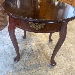 2 End Tables In Good Condition