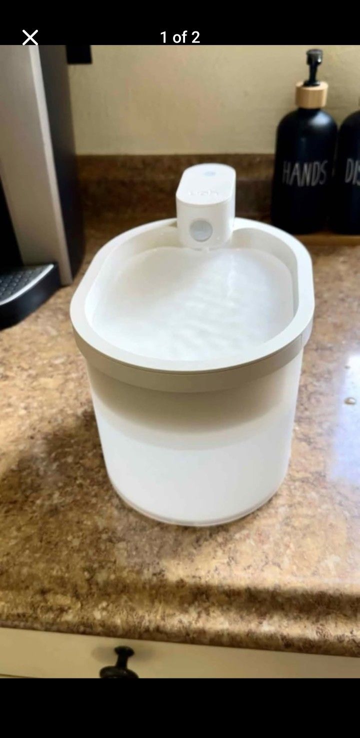 Wireless Pet water fountain with motion detector