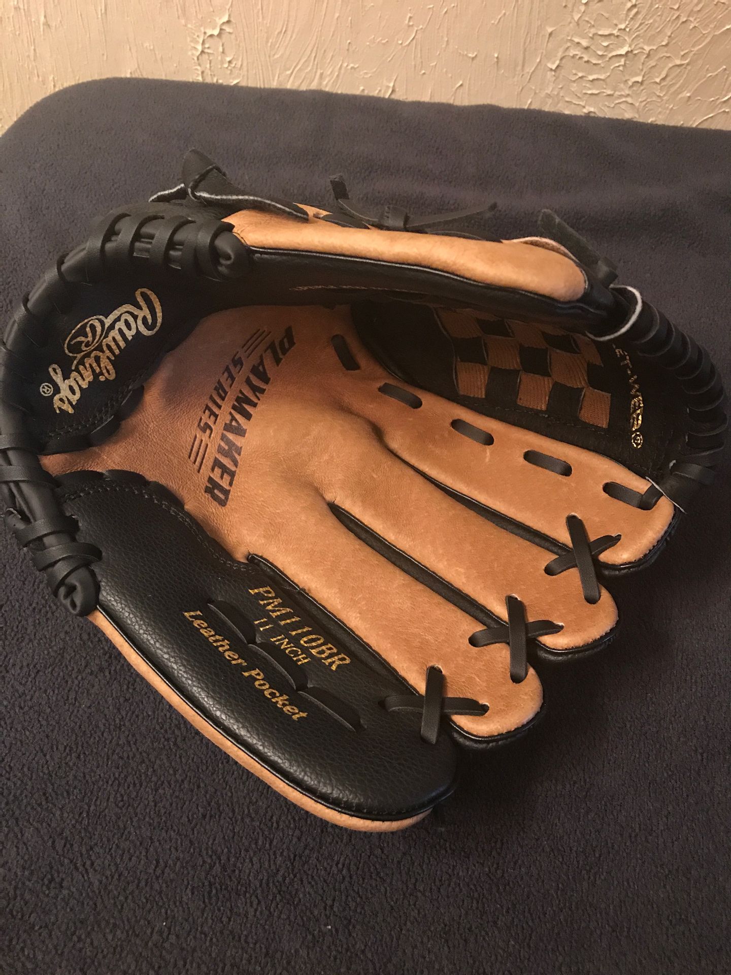 Youth baseball glove, brand new