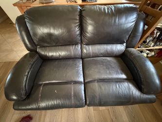 Sofa and loveseat power recliner