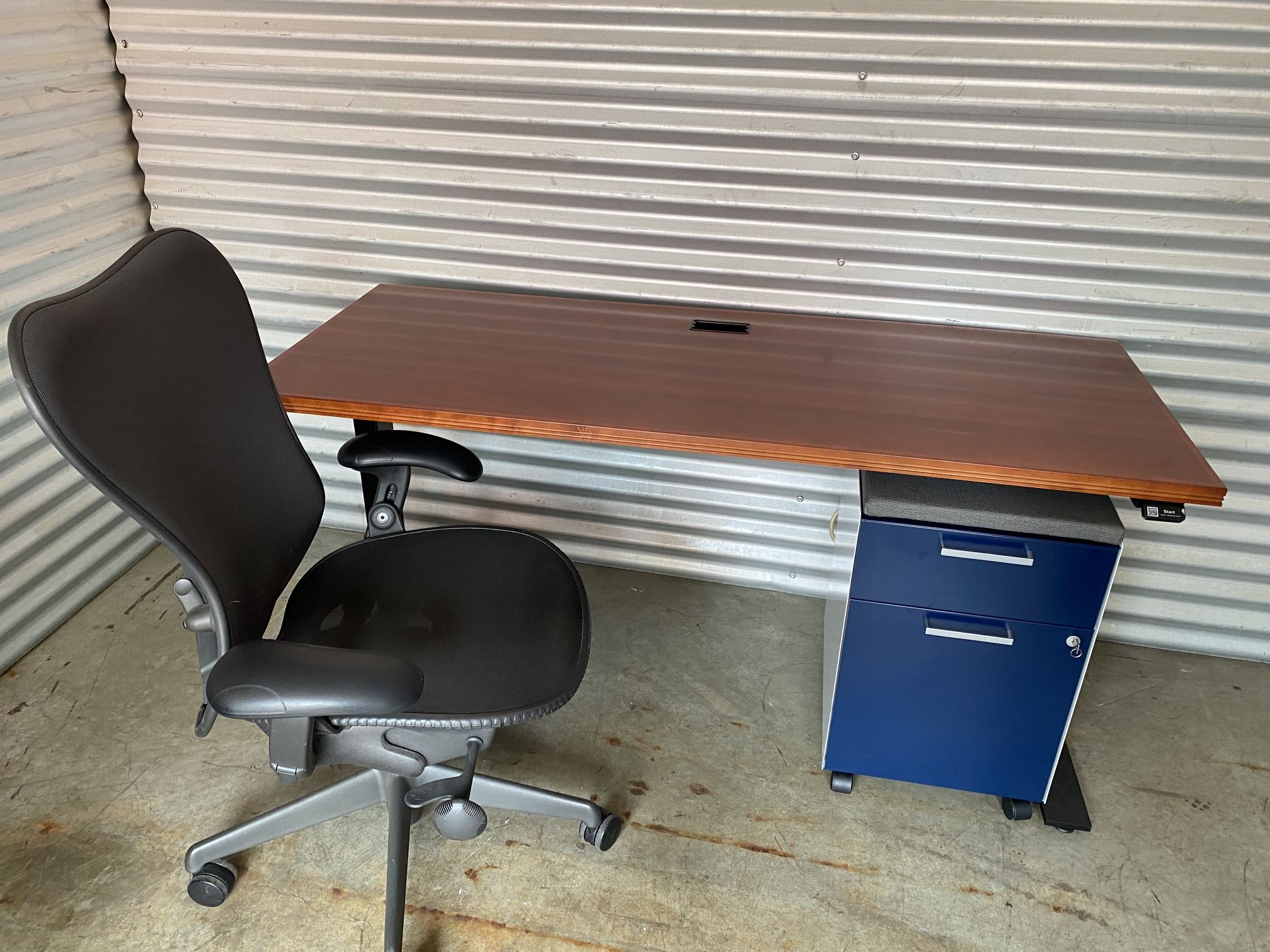 Electric Adjustable height desk