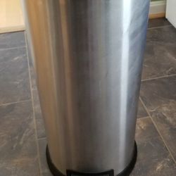 Round Circular Steel Trash Can - Silver w/Black Lid