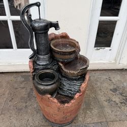 Rustic Outdoor Water Fountain / Well Pump Style – Works Perfectly