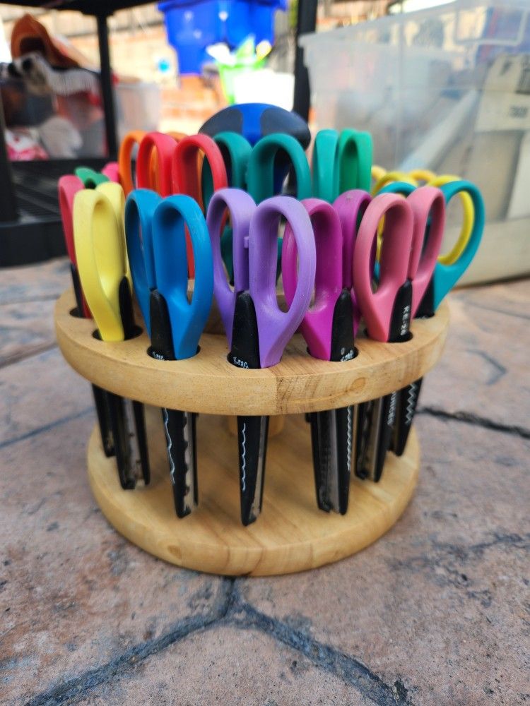 Crafted Scissors With Stand (24)