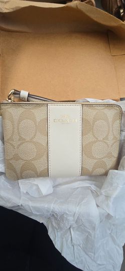 Coach Signature Wristlet Wallet | Corner Zip Wristlet
In Signature Canvas With Stripe