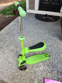 Green Kids 3-Wheel Kick Scooter with Seat
