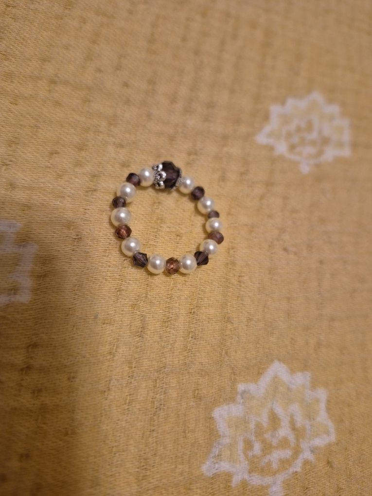 Beautiful Pearl Bead And Glass Amethyst Jewel Ring With Silver Colored Accents For The Main Jewel