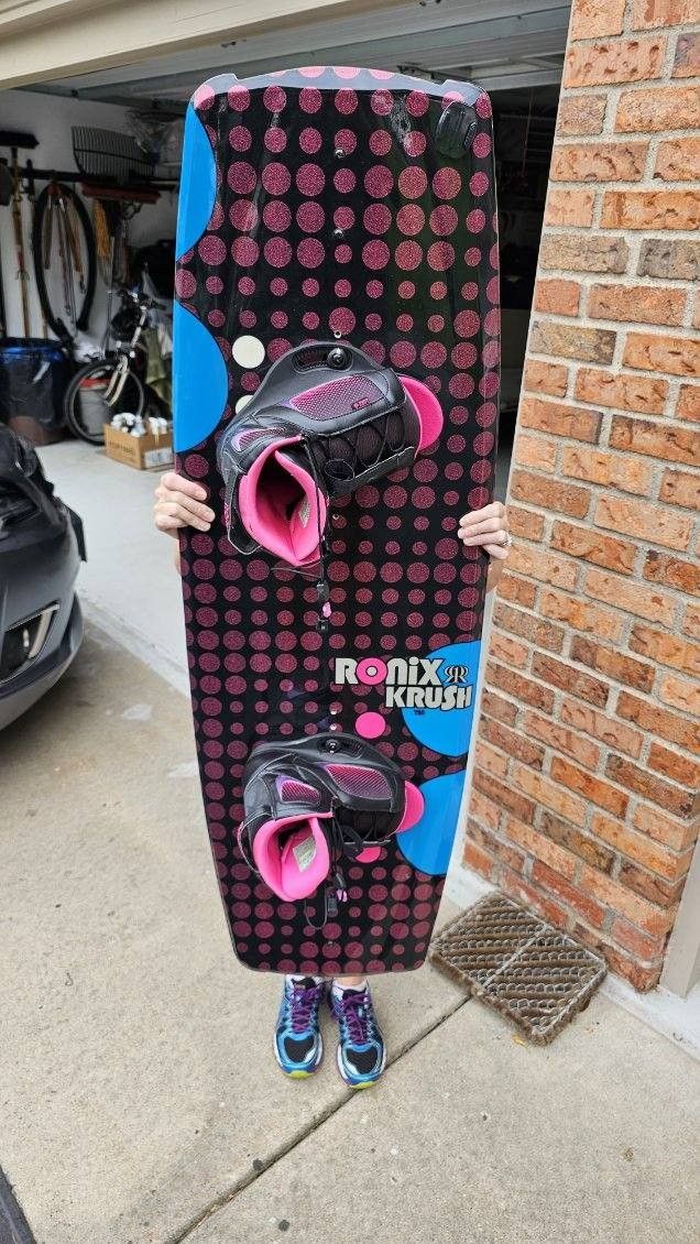 Ronix Krush 128 Womens Wakeboard W/ Crush Boots