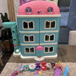 Doll House With All Accessories 