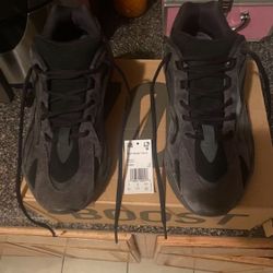 Yeezy Boost 700v2 Size 9.5 Mens