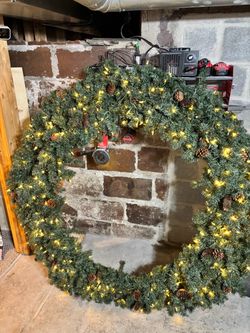 EXTRA LARGE INDOOR/OUTDOOR LIGHTED HOLIDAY WREATH
