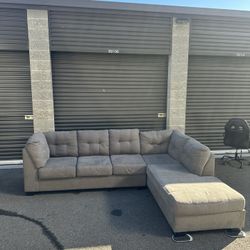 Grey Sectional Couch Sofa (FREE DELIVERY!)