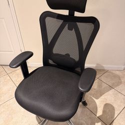 Ergonomic Black Mesh Office Chair with Headrest and Armrests