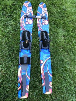 Connolly kids waterskis w trainer $60