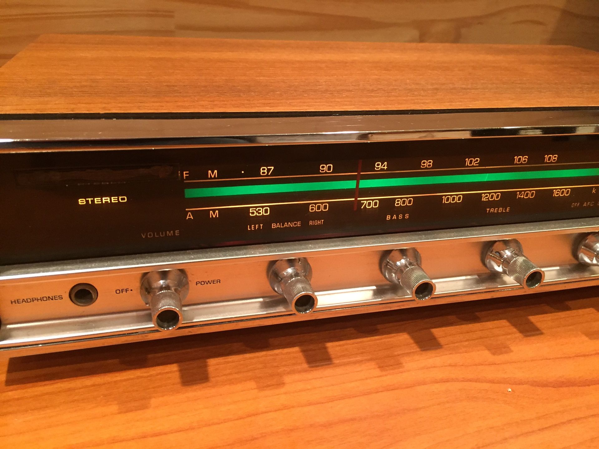 Vintage Panasonic RE-7670 am / fm stereo system w/ speakers