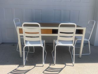 Crate & Barrel/ Land of Nod kids table with 4 matching chairs