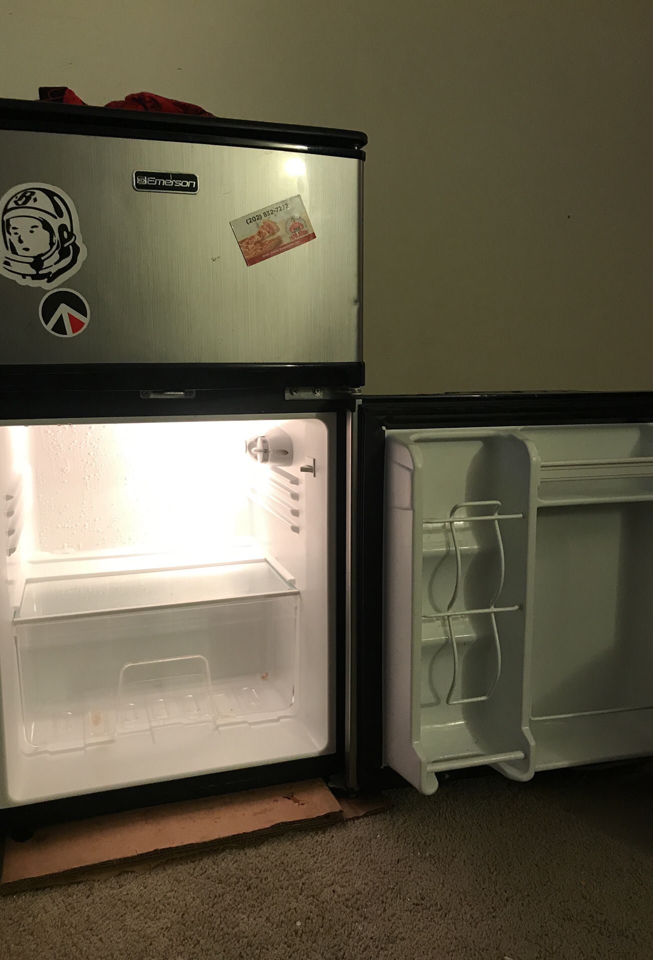 Emerson mini fridge w/freezer