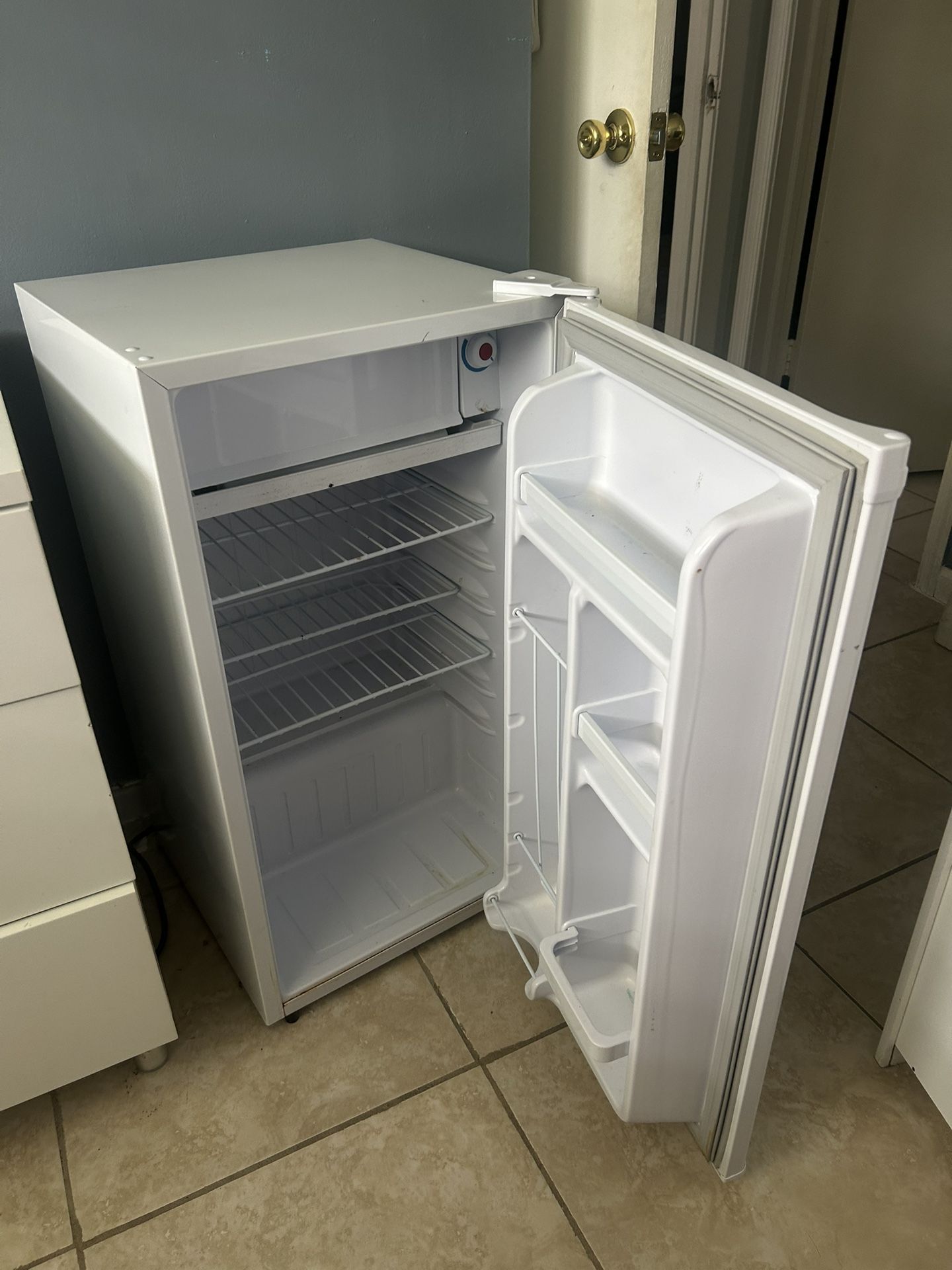 Mini fridge