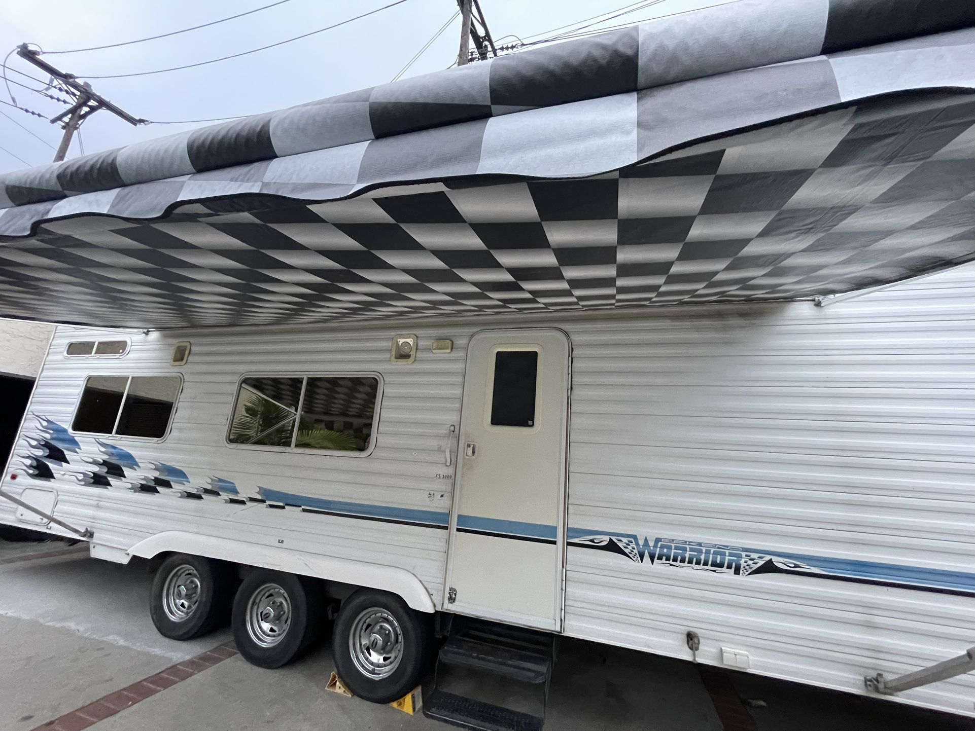 2004 weekend warrior front sleeper FS3000 30ft for Sale in Montebello ...