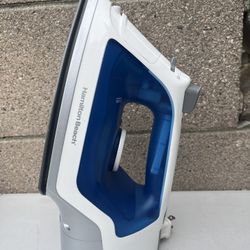 Hamilton Beach Retractable Cord Iron, model 14280. 